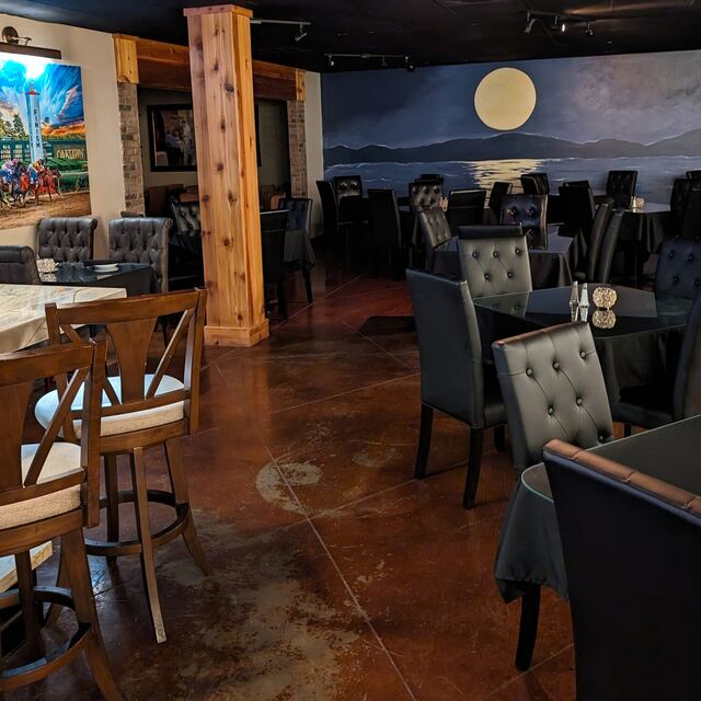 A look at the middle of the dining room.